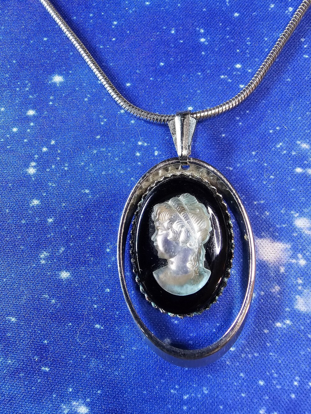 Vintage Black and White Cameo Pendant Necklace
